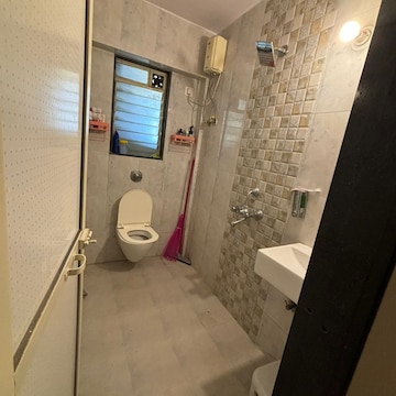  2 BHK Apartment at Windsor Apartment Bandra West, St. Peters Colony – for Rent