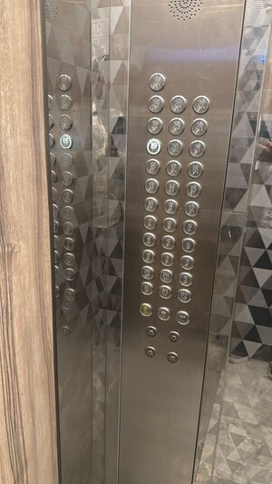 Lift in 3 BHK Apartment at Sheth Avalon, Laxmi Nagar – for Sale