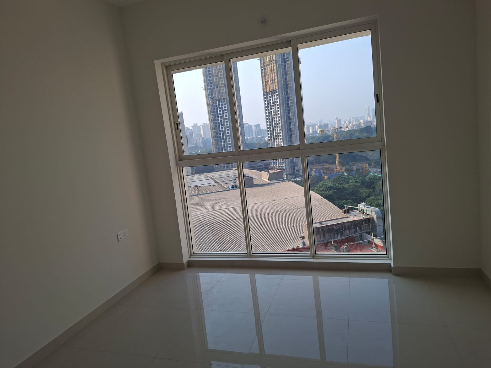 2 BHK 750 Sq.Ft. Apartment in Lodha Amara Tower 49 and 50