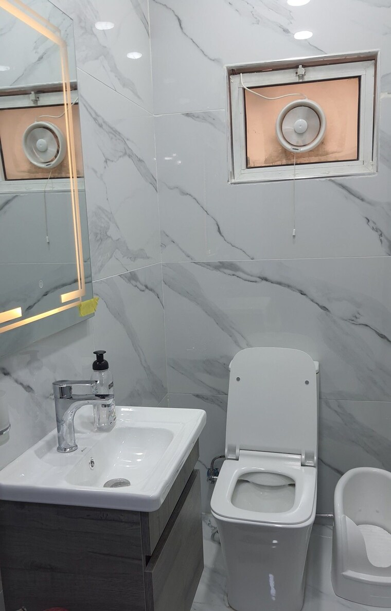 Bathroom, amann-marina 2 Bedroom 800 Sq.Ft. Apartment In Worli Mumbai 9508901