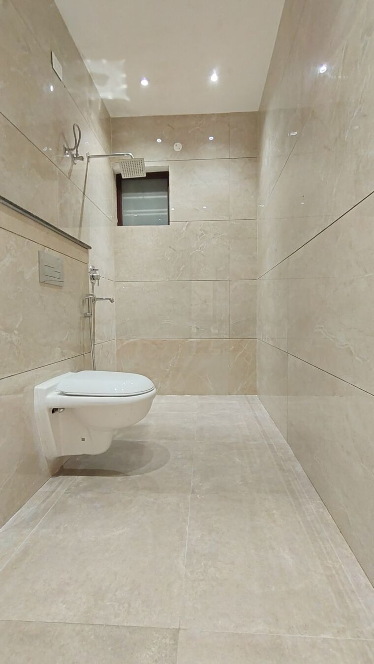 Bathroom, chandak-cornerstone 2 Bedroom 584 Sq.Ft. Apartment In Worli Mumbai 9508914