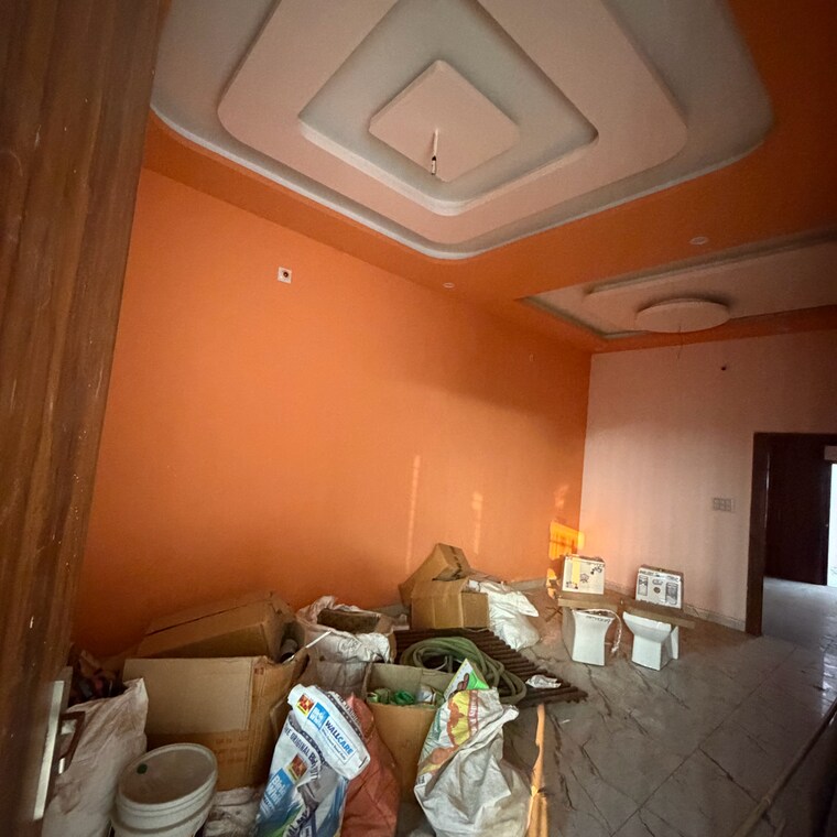  Parking, modipuram 3 Bedroom 114 Sq.Yd. Villa In Modipuram Meerut 9508949