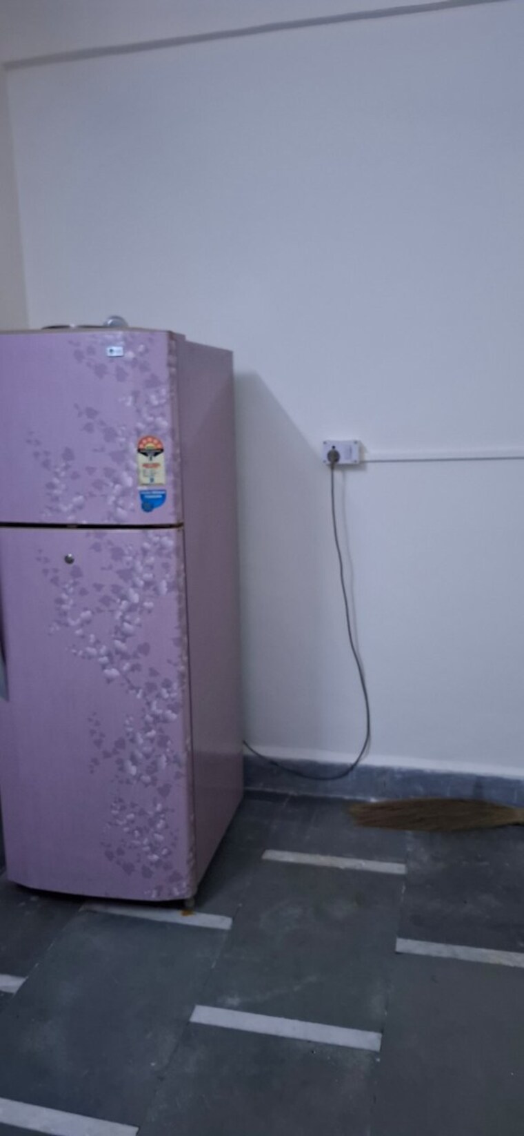 Room, pawan-baug-chs Pg For Girls In Malad West 9508979