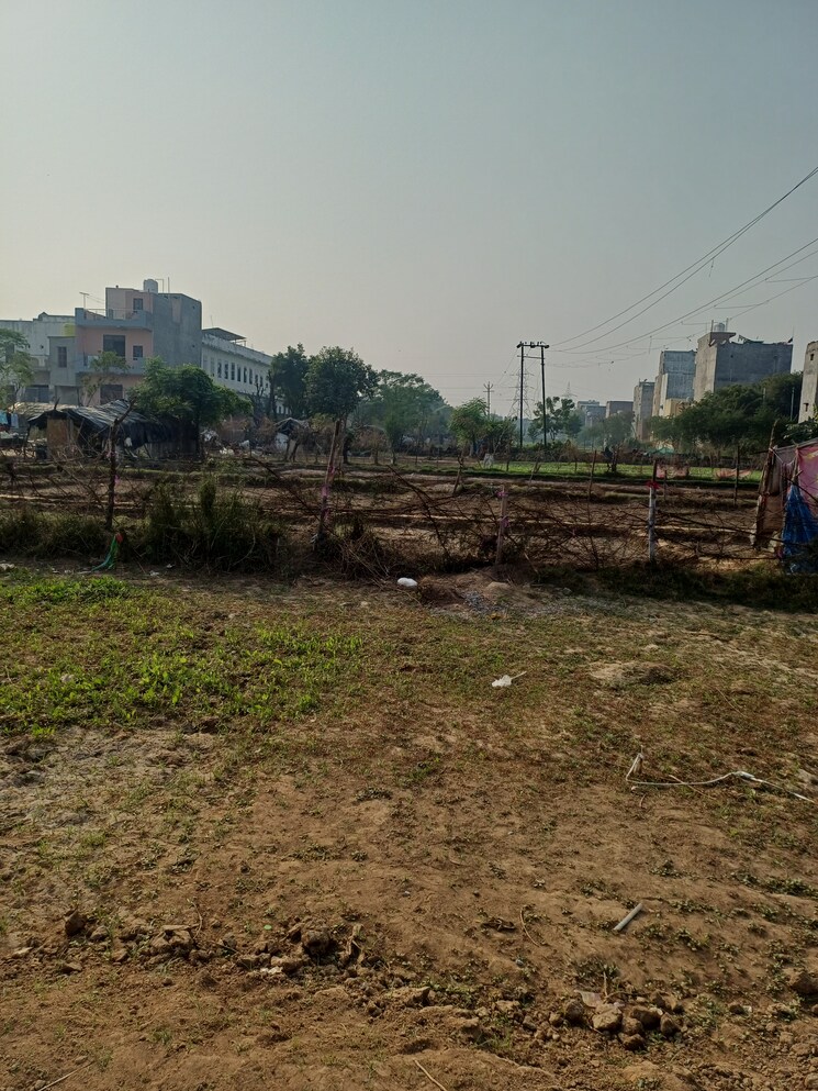 Garden, palla  104 Sq.Yd. Plot In Palla Faridabad 9508983