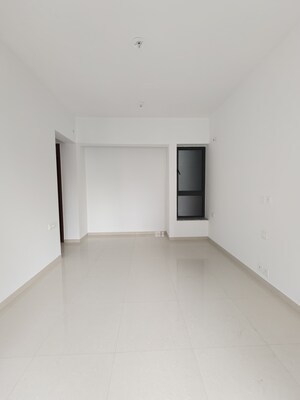 Room in 2 BHK Apartment at Kalpataru Paramount, Kapur Bawdi – for Sale