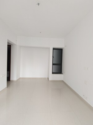 Room in 2 BHK Apartment at Kalpataru Paramount, Kapur Bawdi – for Sale