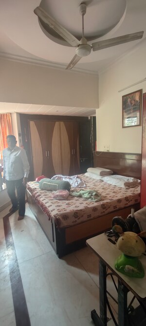 Bedroom in 6 BHK Independent House at Palam Vihar Residents Association, Palam Vihar – for Sale
