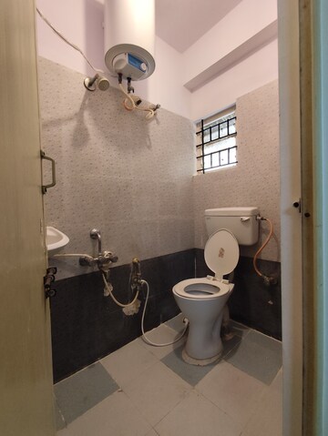 Attached Bathroom in 2 BHK Apartment at Sg Palya – for Rent