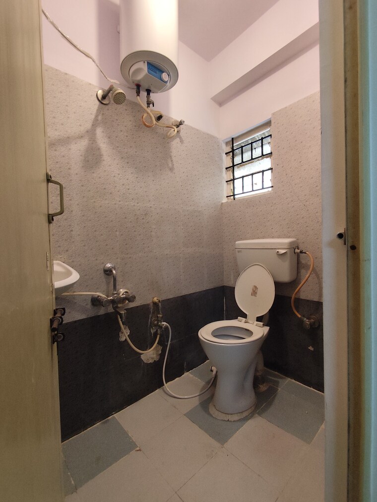 Attached Bathroom, sg palya 2 Bedroom 1000 Sq.Ft. Apartment In Sg Palya Bangalore 9509022