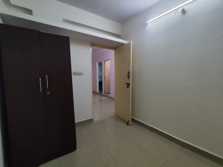 Room, sg palya 2 Bedroom 1000 Sq.Ft. Apartment In Sg Palya Bangalore 9509022