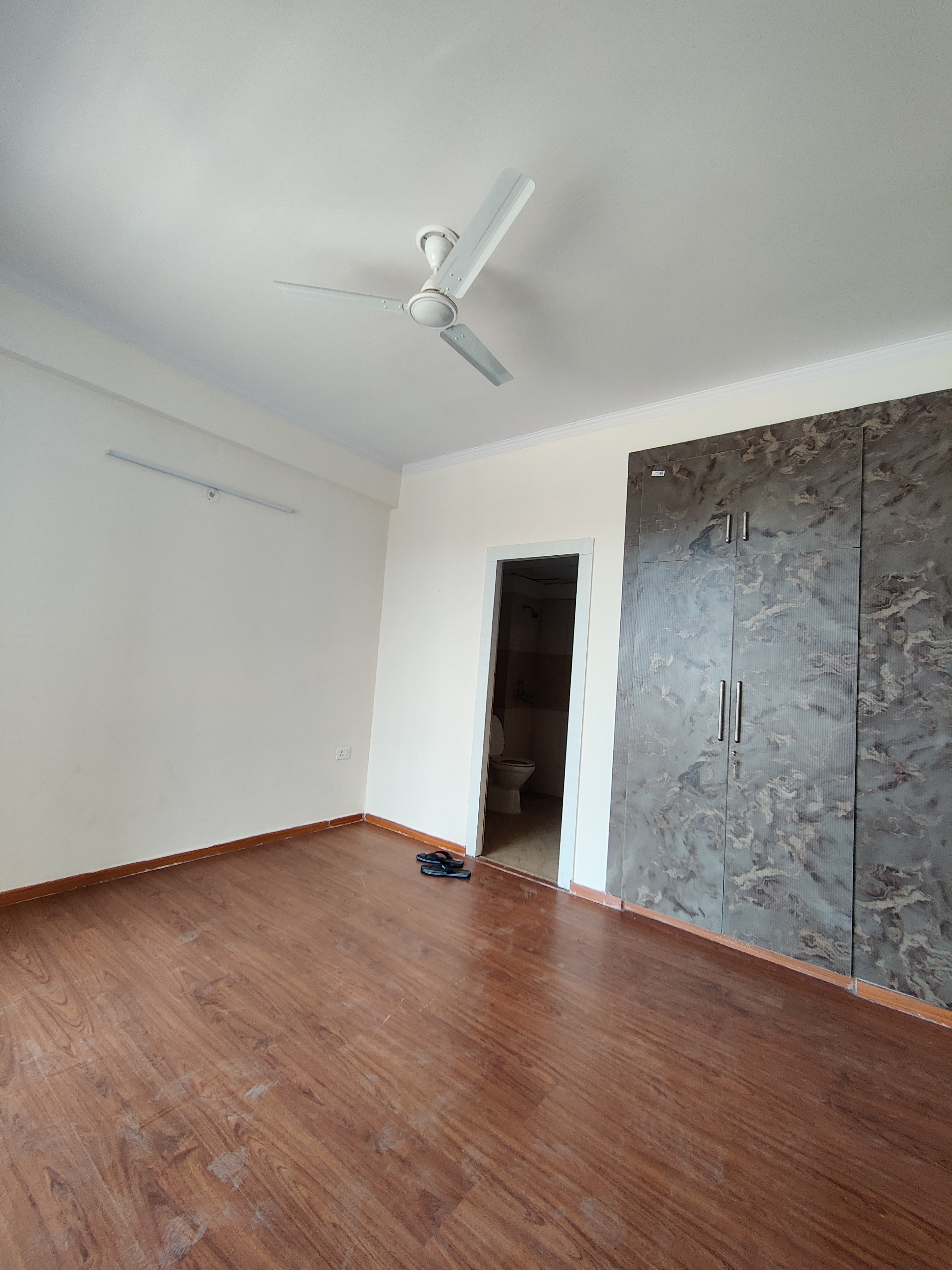 2 BHK 835 Sq.Ft. Apartment in Amrapali Golf Homes