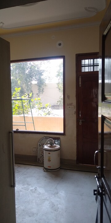 Room in 2 BHK Builder Floor at Tilak Nagar – for Rent