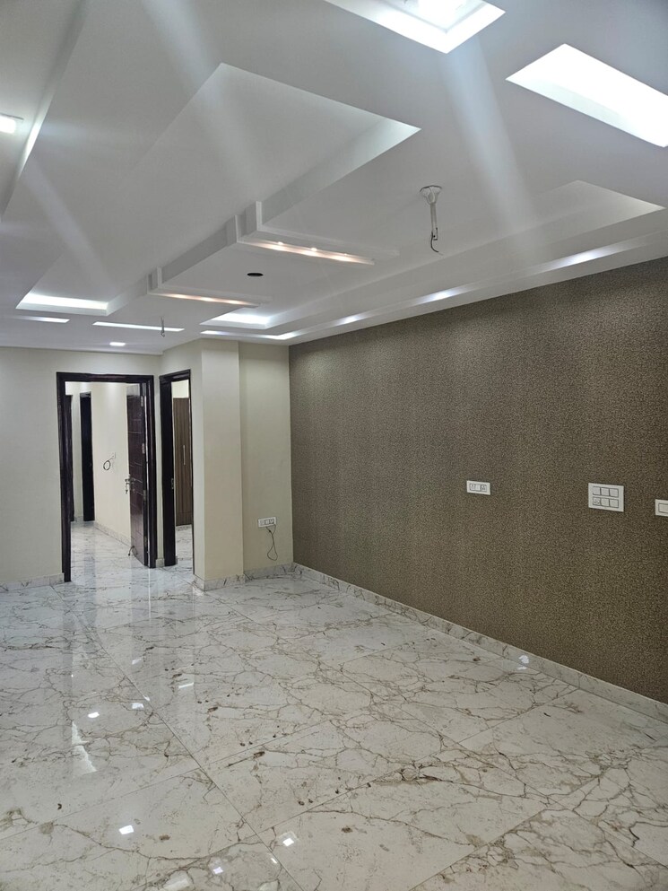 Room, puri-aman-vilas 4 Bedroom 350 Sq.Yd. Builder Floor In Sector 89 Faridabad 9509034
