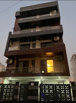 4 BHK + Servant Room Builder Floor For Sale in Puri Aman Vilas
