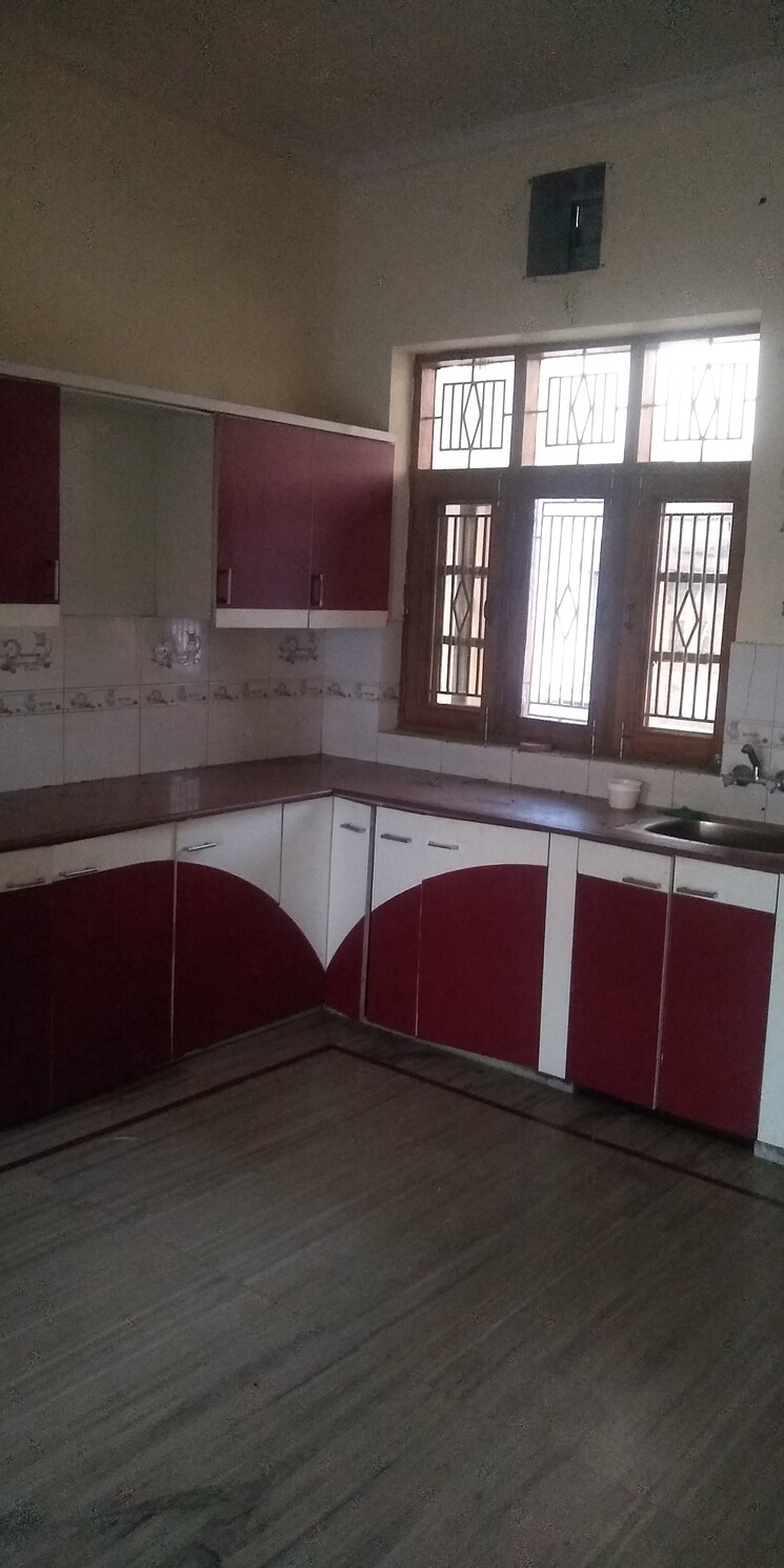 Kitchen, sector 14 1.5 Bedroom 250 Sq.Yd. Builder Floor In Sector 14 Hisar 9509035