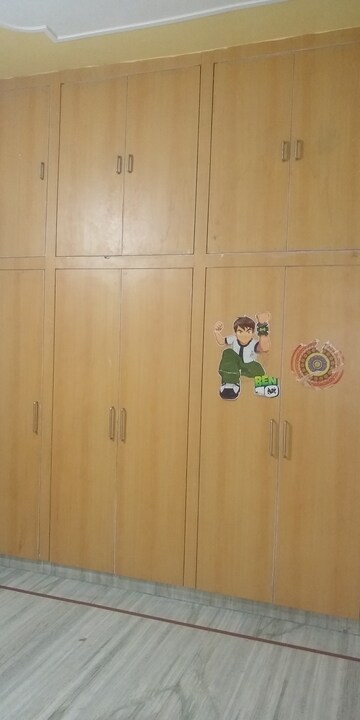 Room in 2.5 BHK Builder Floor at Tilak Nagar – for Rent