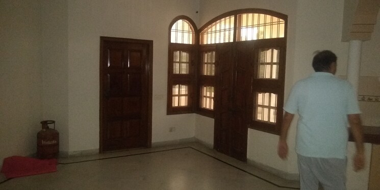 Room, tilak nagar 2.5 Bedroom 280 Sq.Yd. Builder Floor In Tilak Nagar Hisar 9509042