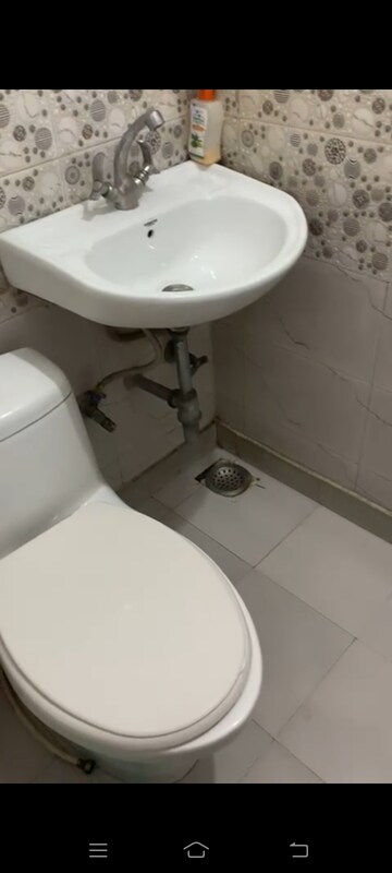 Bathroom in 2 BHK Builder Floor at Rail Vihar Apartment Indirapuram, Indrapuram – for Rent