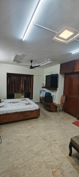 Room in 3 BHK Apartment at Mandhana Manor, Mahim – for Rent