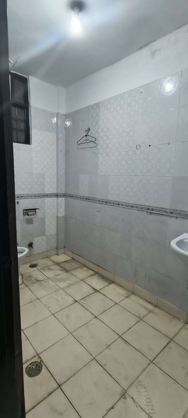 Bathroom, panchsheel vihar 3 Bedroom 1080 Sq.Ft. Builder Floor In Panchsheel Vihar Delhi 9509073