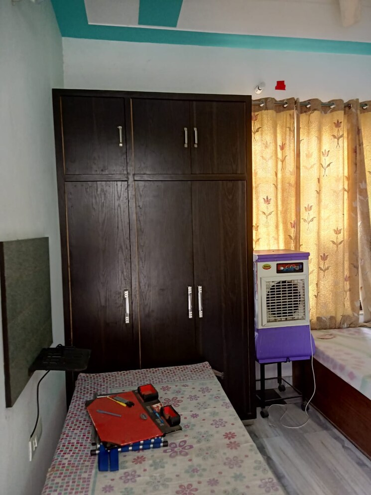 Bedroom, sector 15 2.5 Bedroom 250 Sq.Yd. Builder Floor In Sector 15 Hisar 9509072