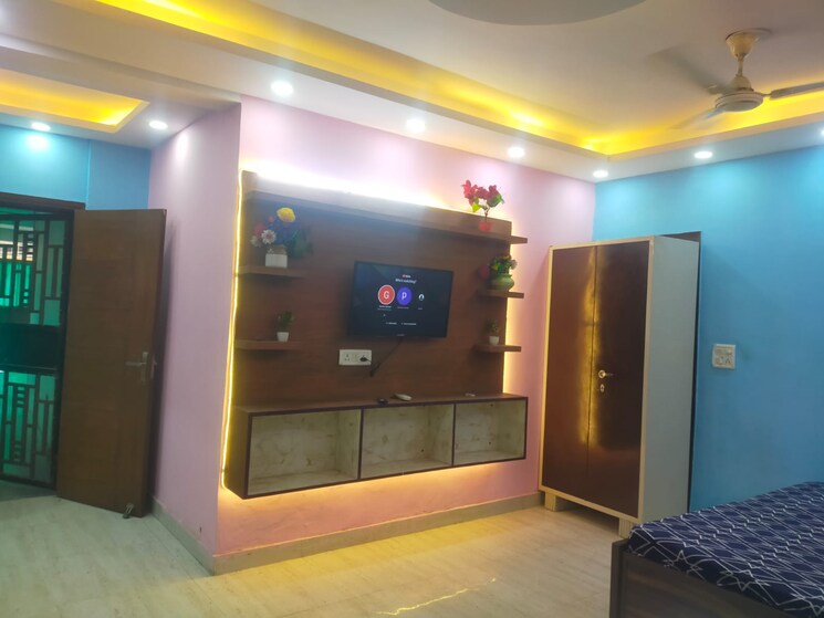 Room, freedom fighters enclave 1 RK 380 Sq.Ft. Builder Floor In Freedom Fighters Enclave Delhi 9509090