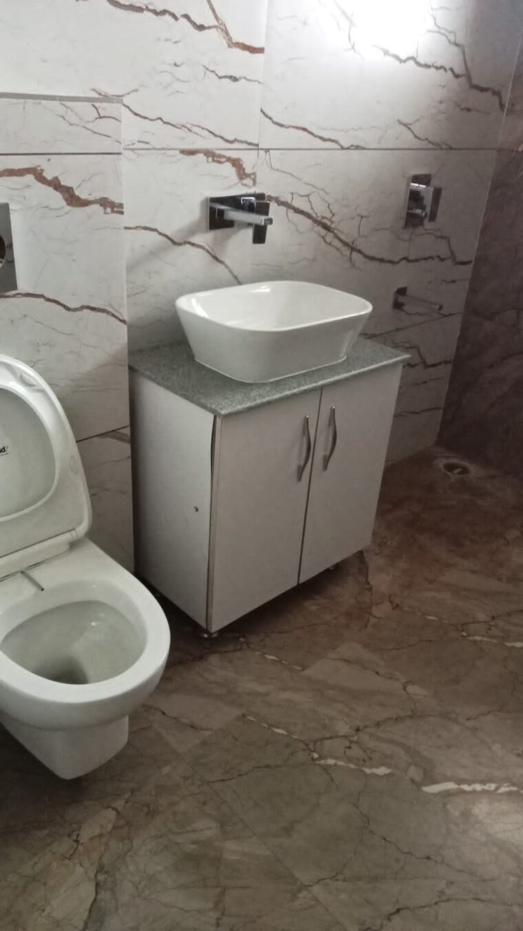 Bathroom, sector 9 3 Bedroom 260 Sq.Ft. Builder Floor In Sector 9 Hisar 9509093