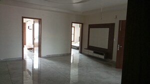 Room in 3 BHK Builder Floor at Sector 9 – for Rent