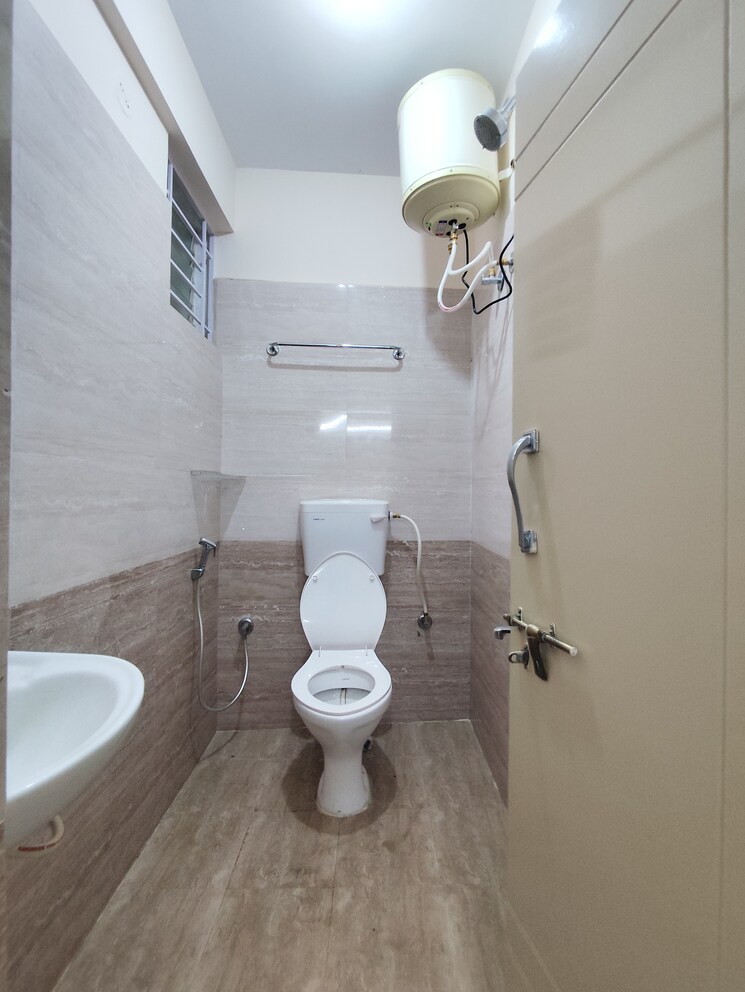 Attached Bathroom, sg palya 1 Bedroom 600 Sq.Ft. Apartment In Sg Palya Bangalore 9509094