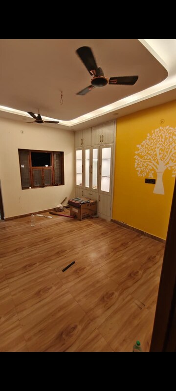 Room in 2 BHK Builder Floor at Soho Awas Apartments, Gyan Khand I – for Rent