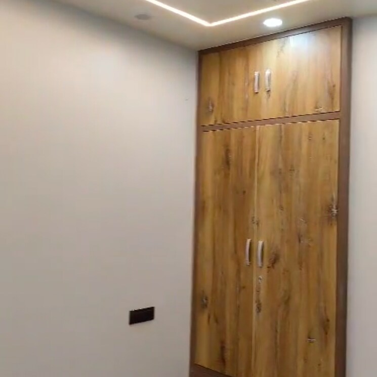 Other, pitampura 3 Bedroom 115 Sq.Yd. Apartment In Pitampura Delhi 9509128