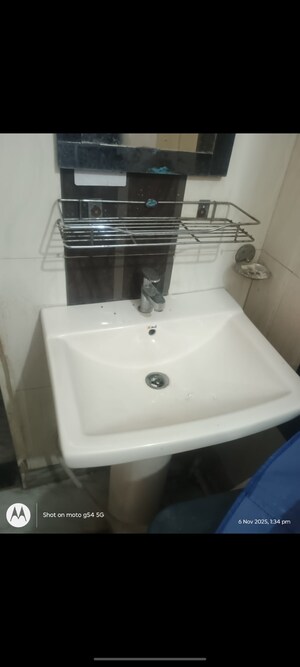 Furnished Amenities in 1 BHK Builder Floor at DLF Regent House, Dlf Phase iv – for Rent