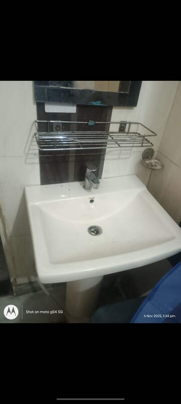 Furnished Amenities in 1 BHK Builder Floor at DLF Regent House, Dlf Phase iv – for Rent