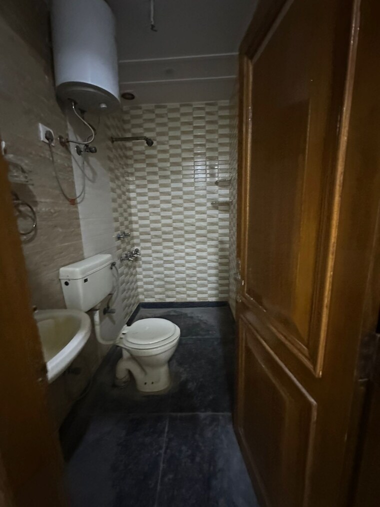 Bathroom, jangpura 2 Bedroom 900 Sq.Ft. Independent House In Jangpura Delhi 9509196