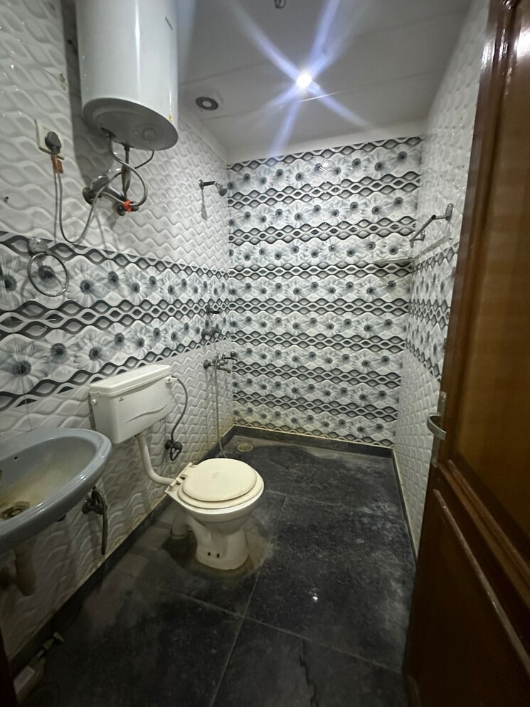 Bathroom, jangpura 2 Bedroom 900 Sq.Ft. Independent House In Jangpura Delhi 9509196