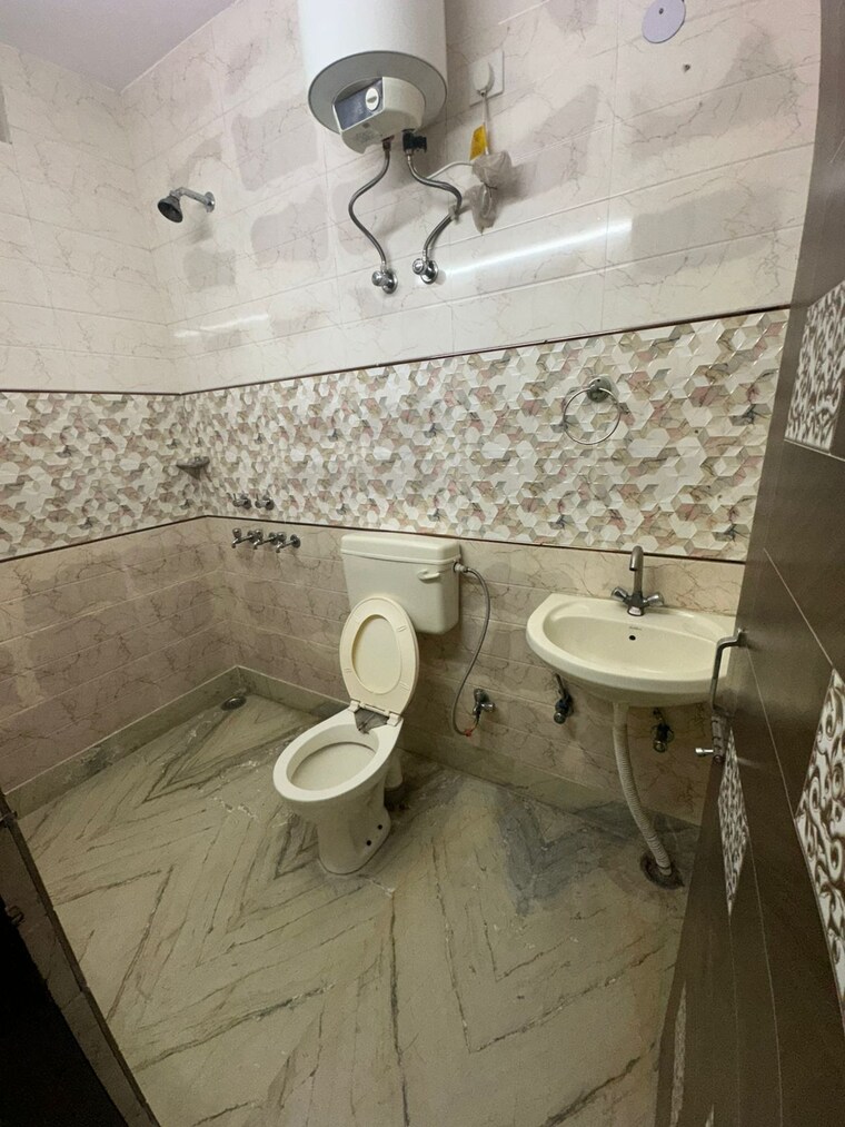 Bathroom, jangpura 2 Bedroom 900 Sq.Ft. Independent House In Jangpura Delhi 9509196