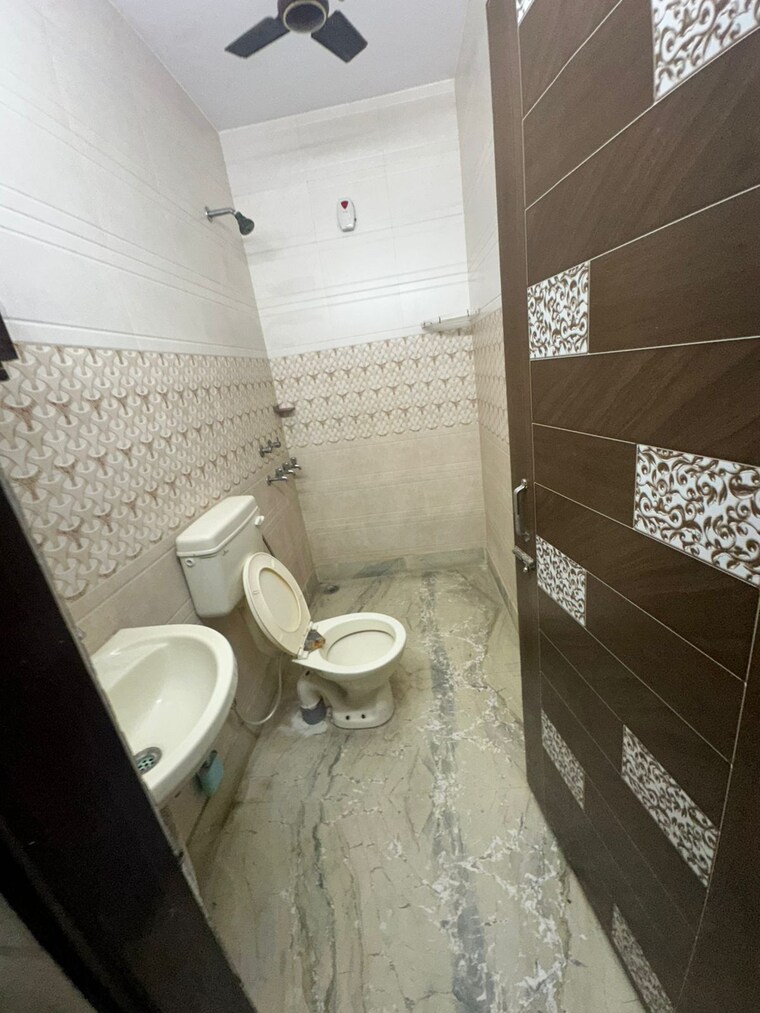 Bathroom, jangpura 2 Bedroom 900 Sq.Ft. Independent House In Jangpura Delhi 9509196