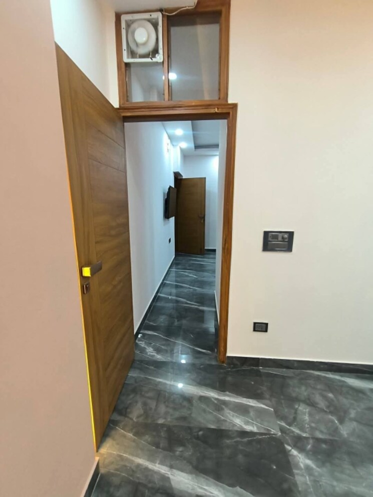 undefined, freedom fighters enclave 1 Bedroom 700 Sq.Ft. Apartment In Freedom Fighters Enclave Delhi 9509207