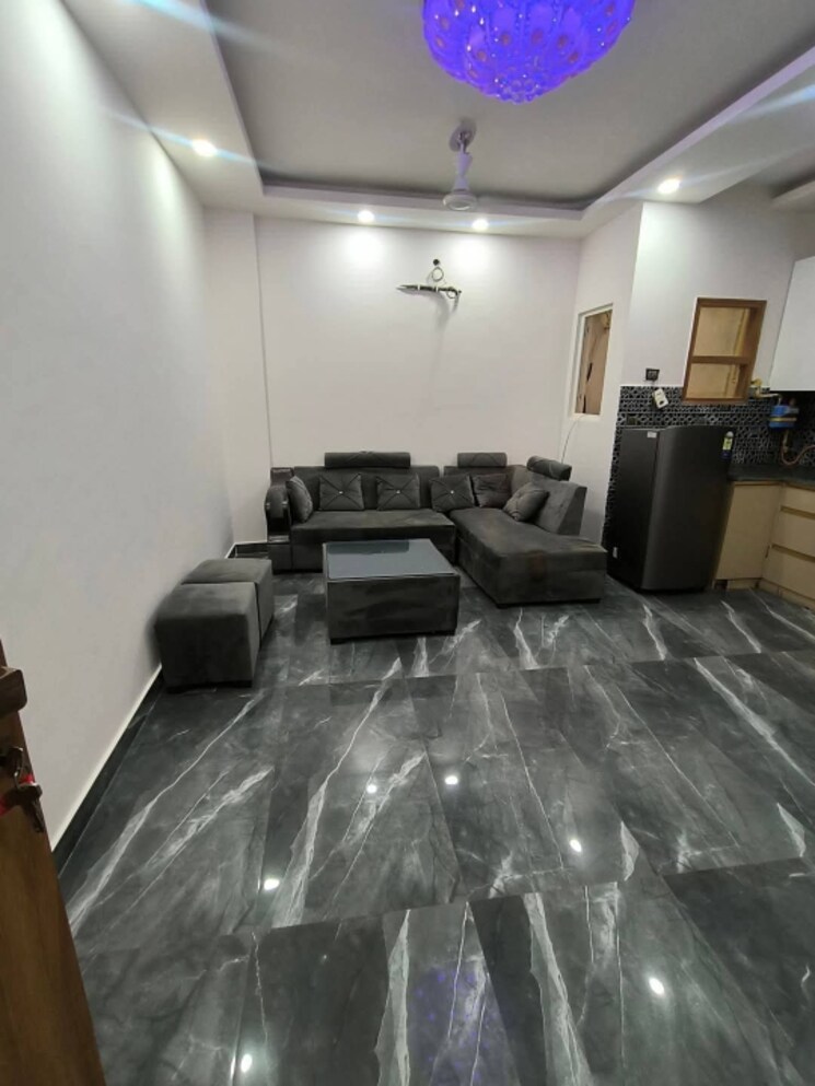 Room, freedom fighters enclave 1 Bedroom 700 Sq.Ft. Apartment In Freedom Fighters Enclave Delhi 9509207