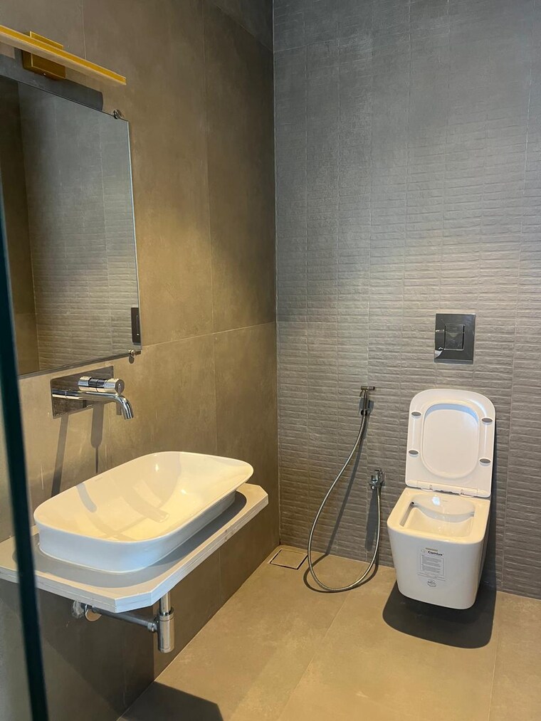 Bathroom, vraj-tiara 2 Bedroom 1000 Sq.Ft. Apartment In Worli Mumbai 9509217