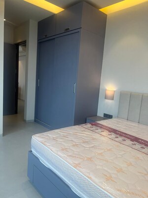 Room in 2 BHK Apartment at Vraj Tiara, Worli – for Rent