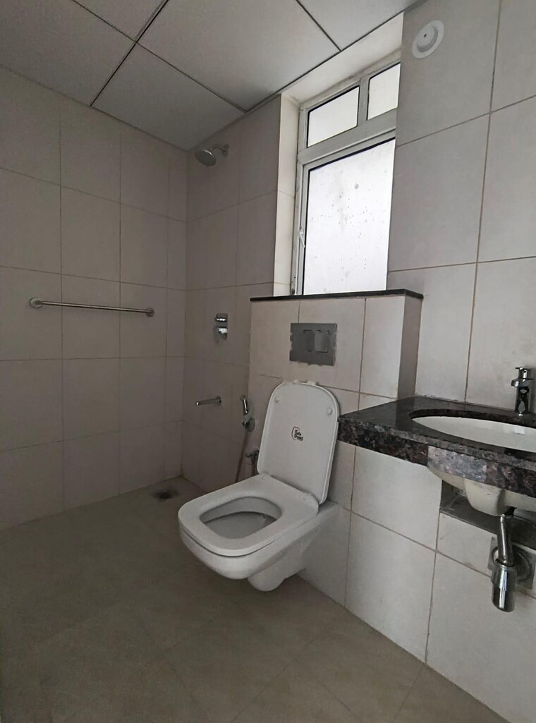 Bathroom, godrej-boulevard 3 Bedroom 789 Sq.Ft. Apartment In Manjari Pune 9509221