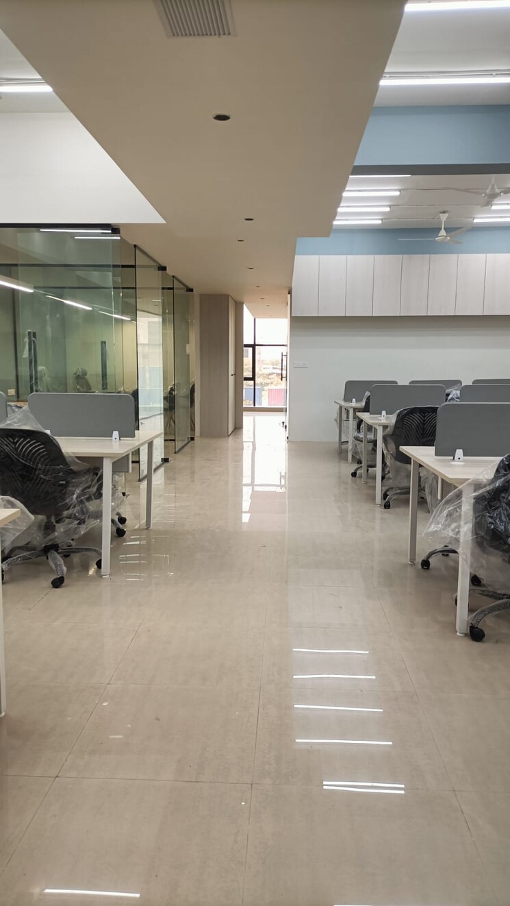  Parking, rupa-solitaire Commercial Office Space 2650 Sq.Ft. In Kopar Khairane Navi Mumbai 9509260