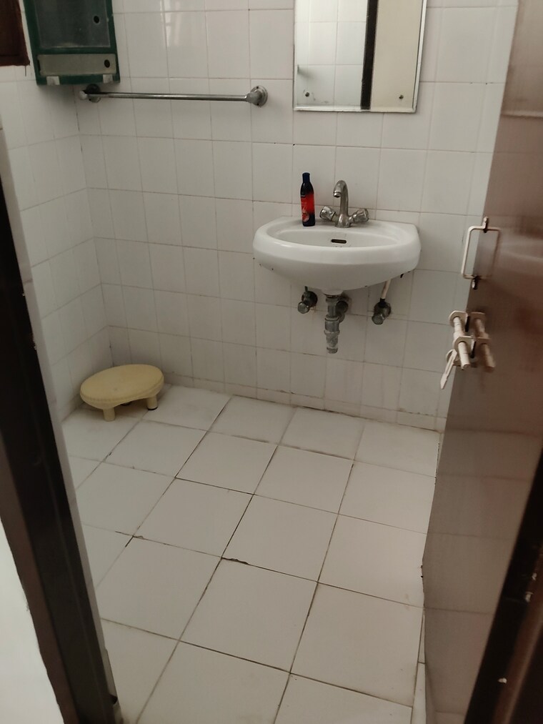 Bathroom, sector 4 2 Bedroom 850 Sq.Ft. Apartment In Sector 4 Panchkula 9509281