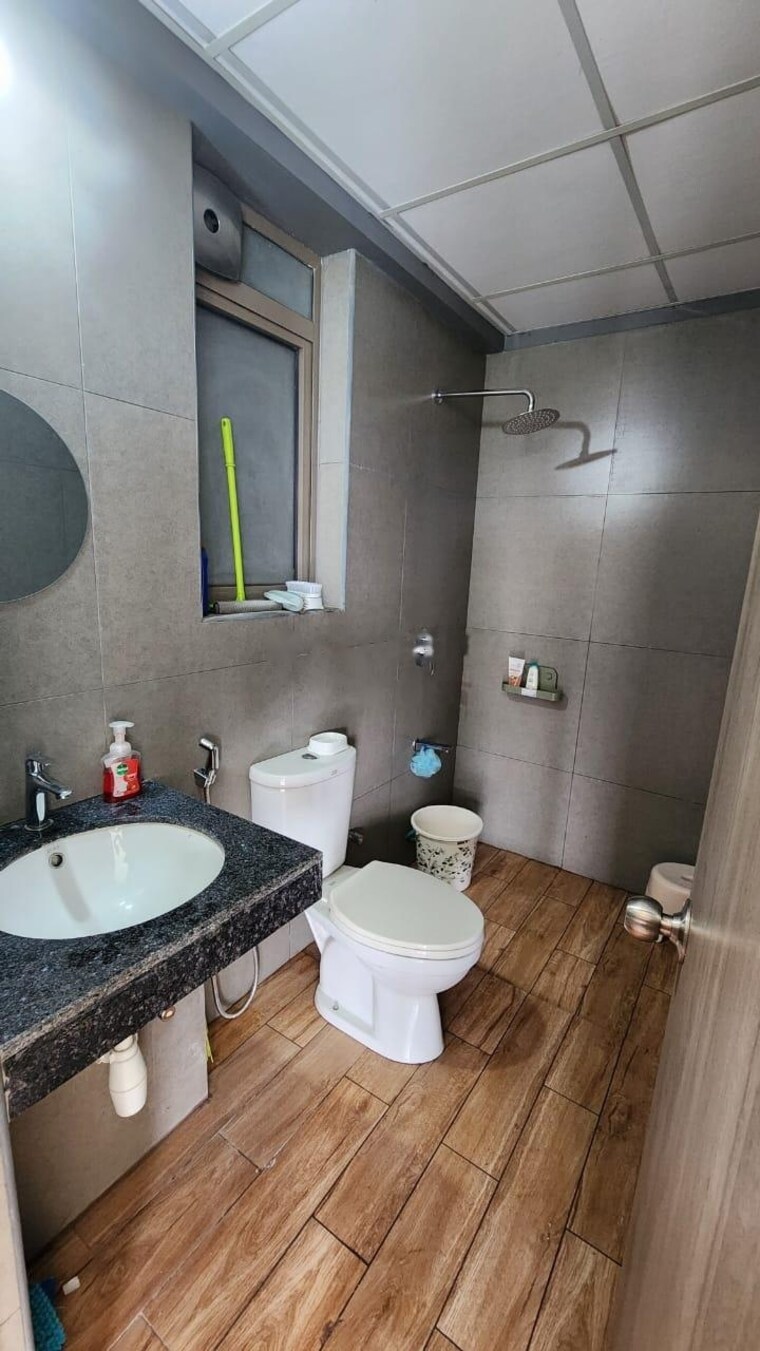 Bathroom, kalpataru-paramount 2 Bedroom 711 Sq.Ft. Apartment In Kapur Bawdi Thane 9509267