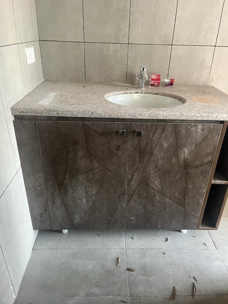 Bathroom, tulip-violet 3 Bedroom 1578 Sq.Ft. Apartment In Sector 69 Gurgaon 9509295