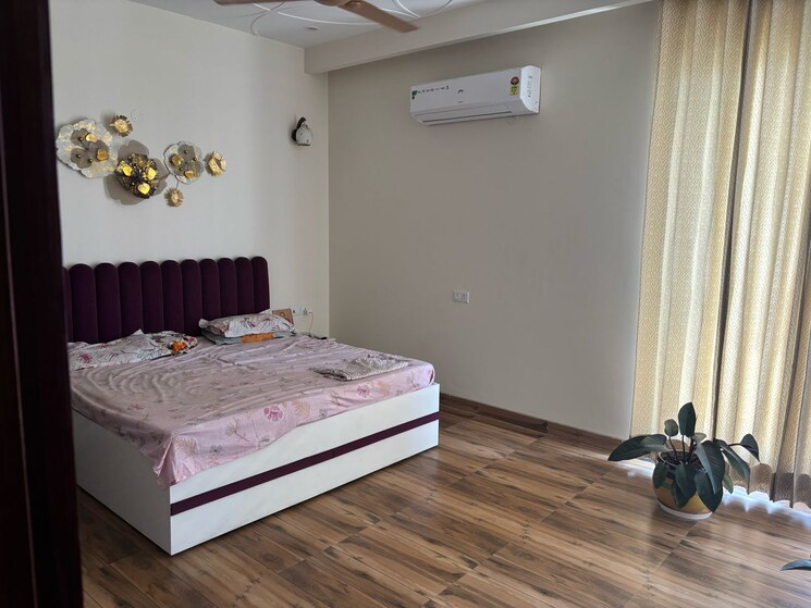 Bedroom, vatika-india-next 4 Bedroom 360 Sq.Yd. Builder Floor In Sector 82 Gurgaon 9509308