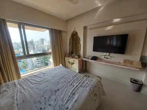 Bedroom in 3 BHK Apartment at Khar West – for Rent