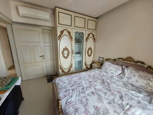 Bedroom in 3 BHK Apartment at Khar West – for Rent