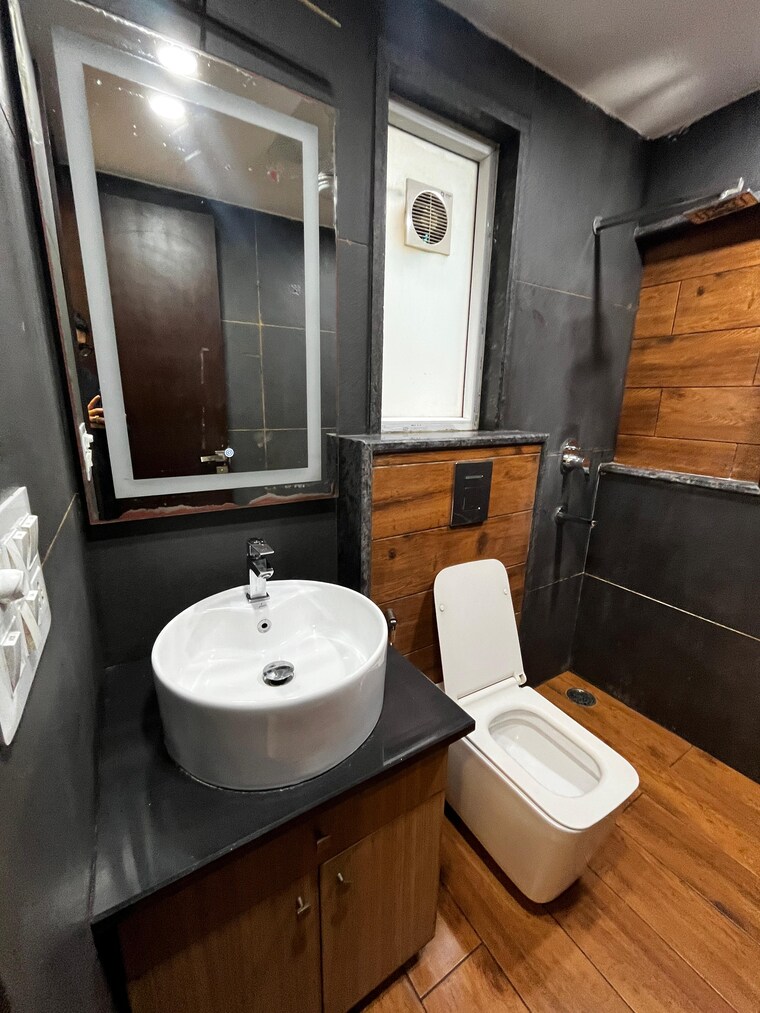 Bathroom, sector 25 3.5 Bedroom 2490 Sq.Ft. Builder Floor In Sector 25 Gurgaon 9509352